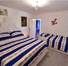 3 Bedroom Villa with Pool & Tennis Court near Sinj, sleeps 8